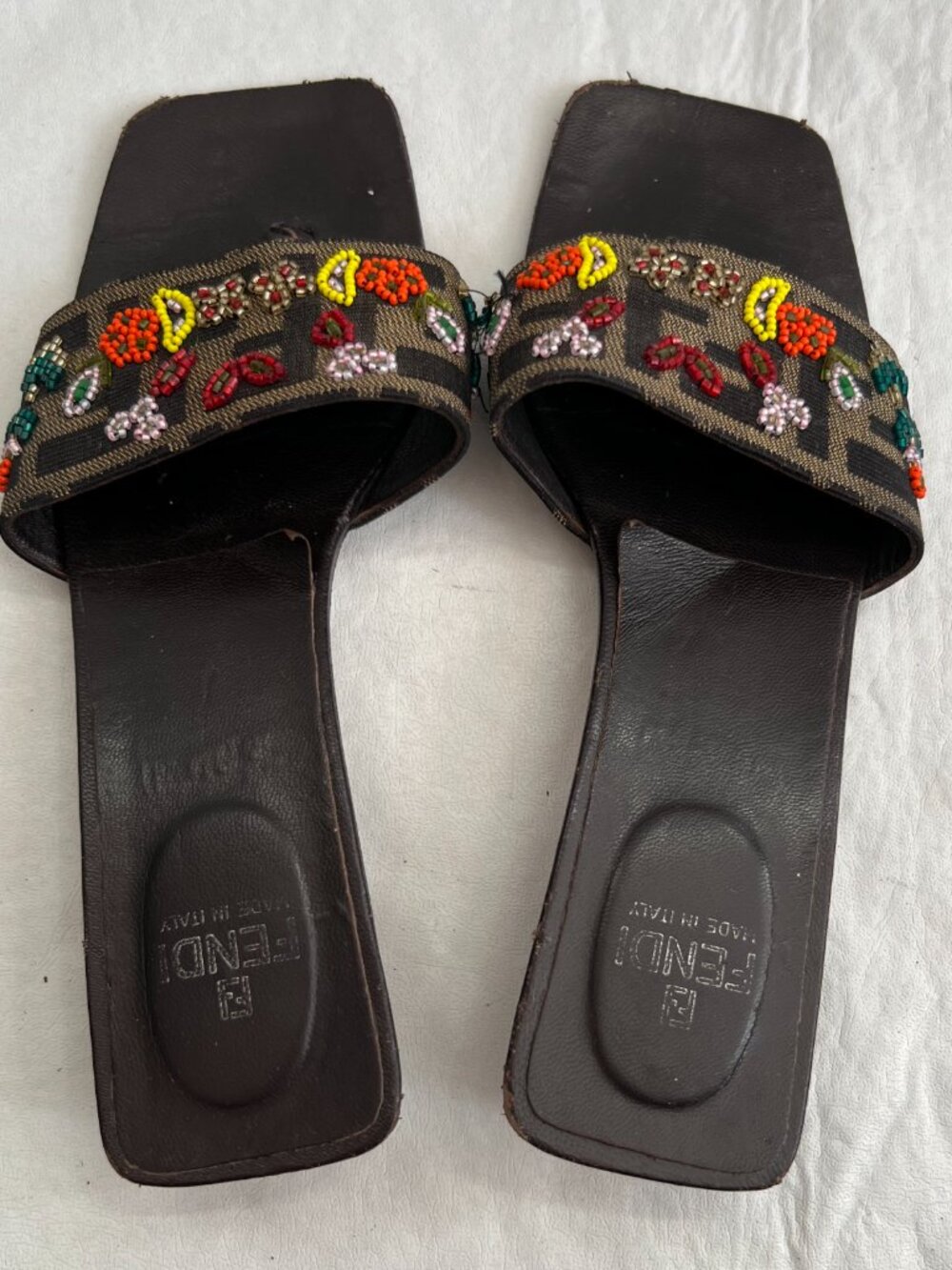 Vintage Fendi sandals kitten heel 7 brown leather fruit beaded zucca jacquard - Picture 5 of 12